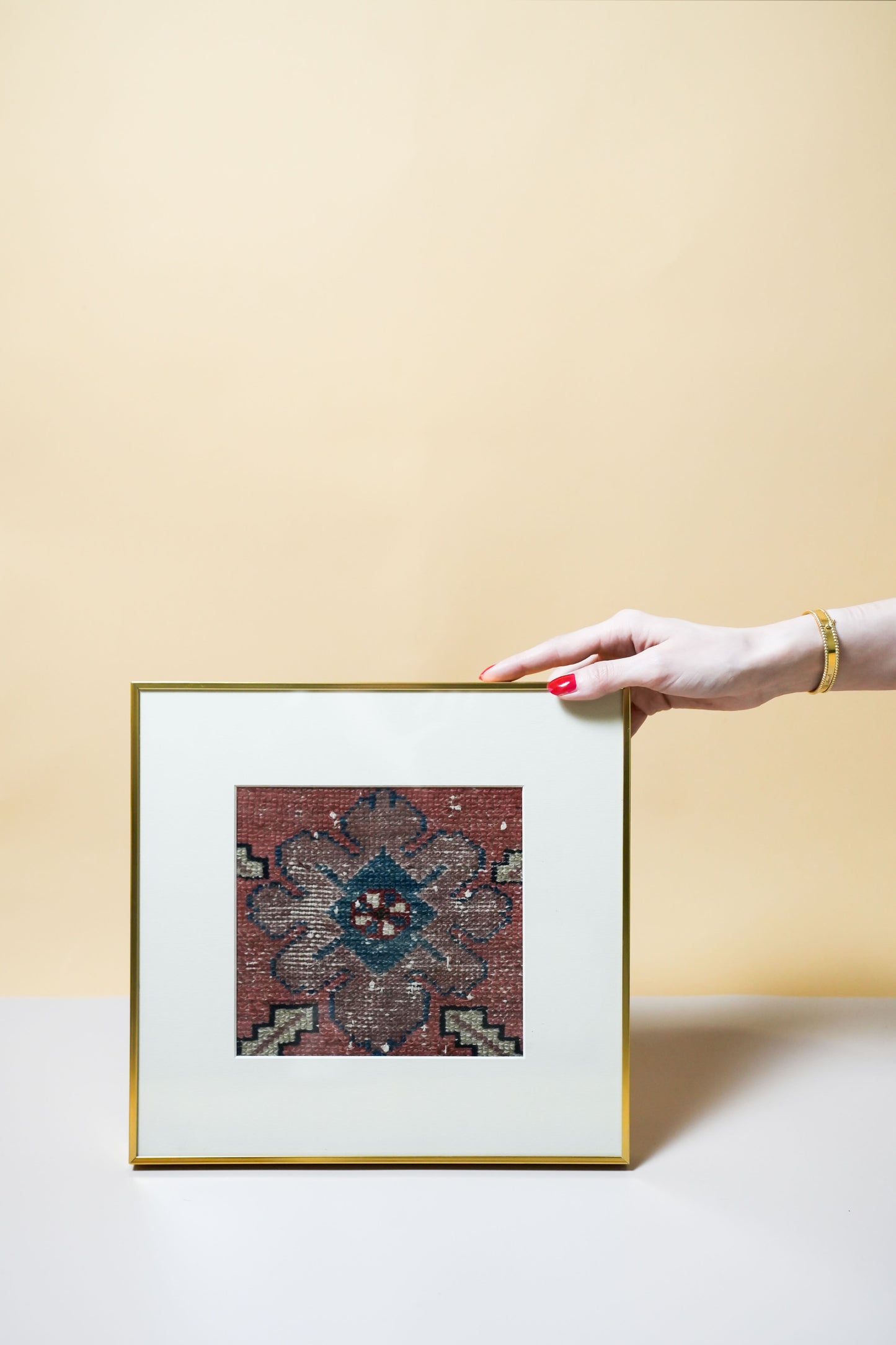 Gule Rug Frame
