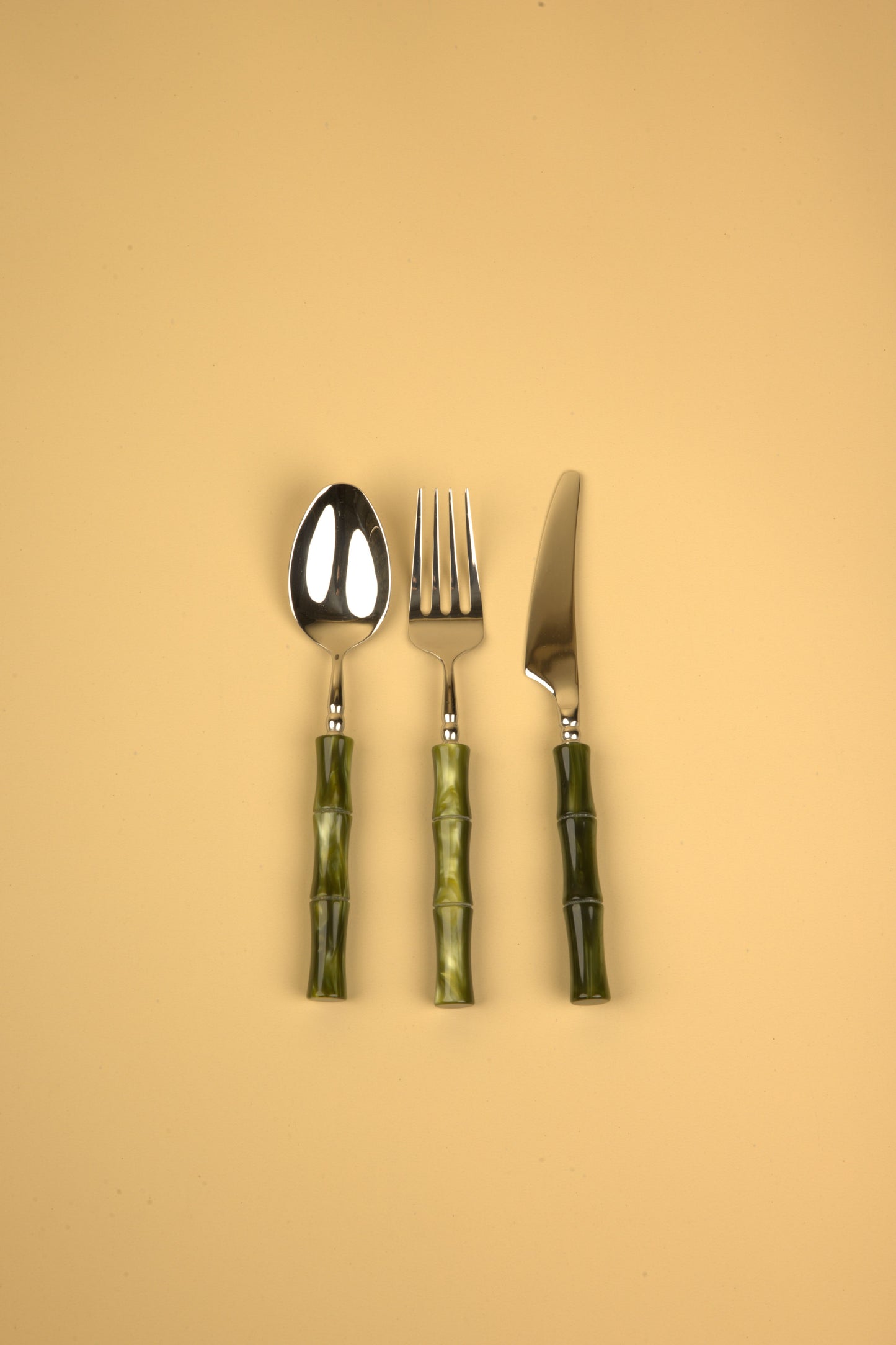 Green cutlery set