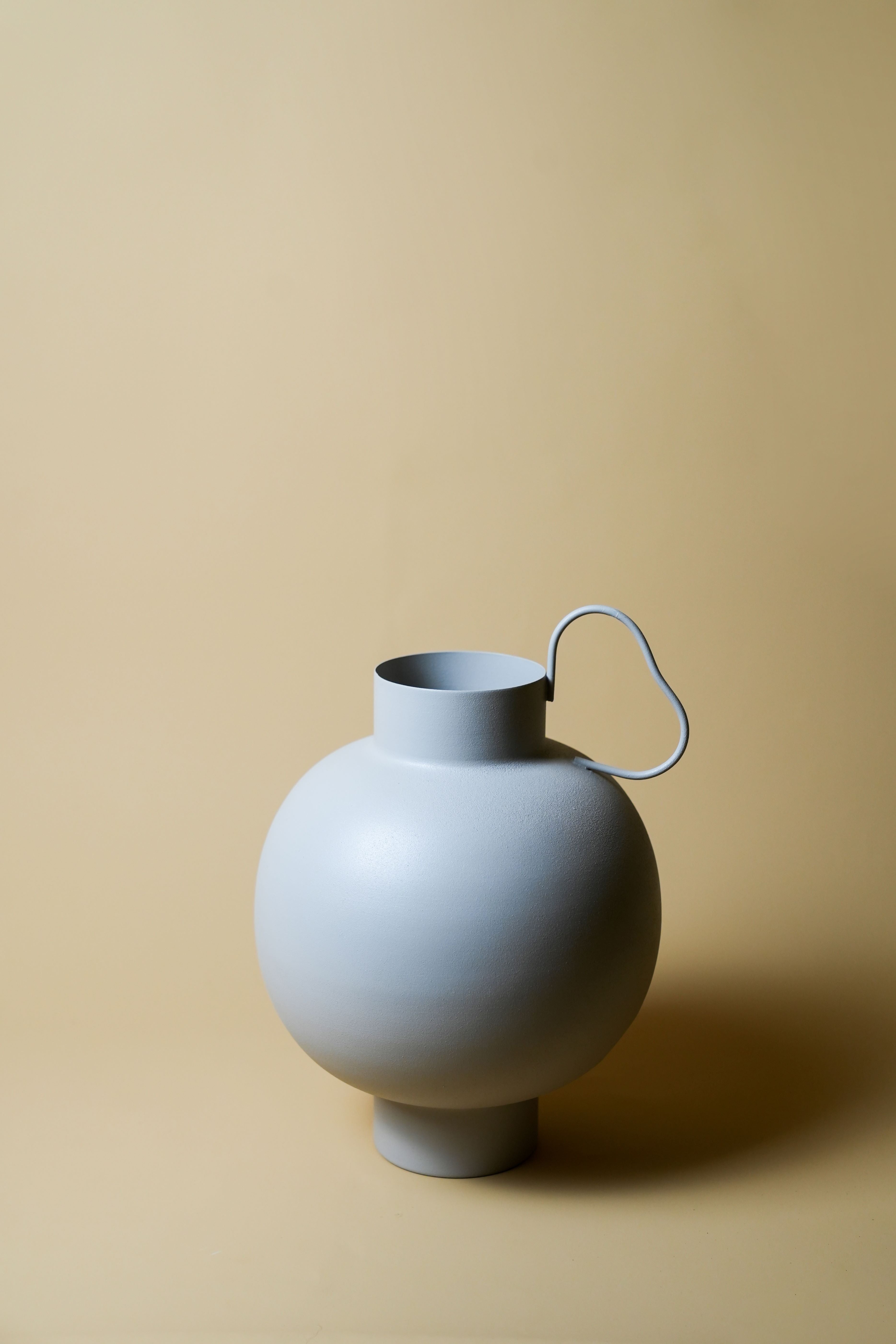 Distorted Vase Distorted Handle Vase – Doric Home